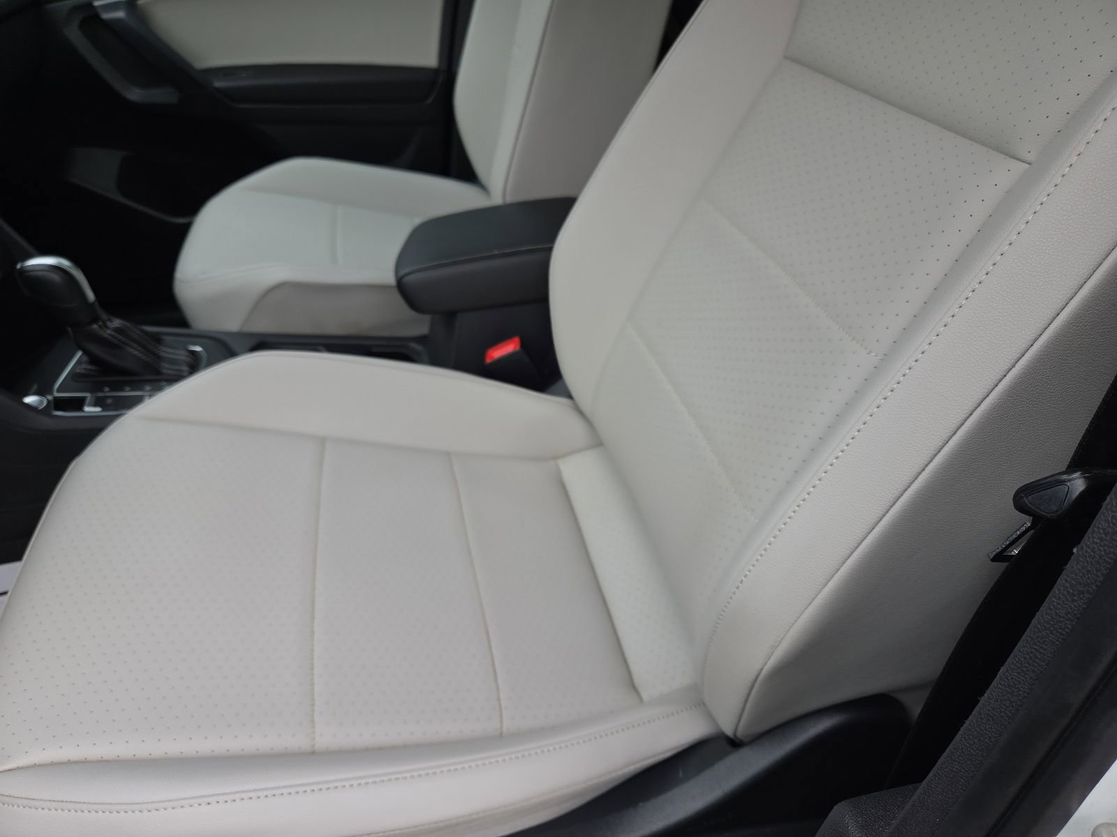 Used 2021 Volkswagen Tiguan SE FWD image 17