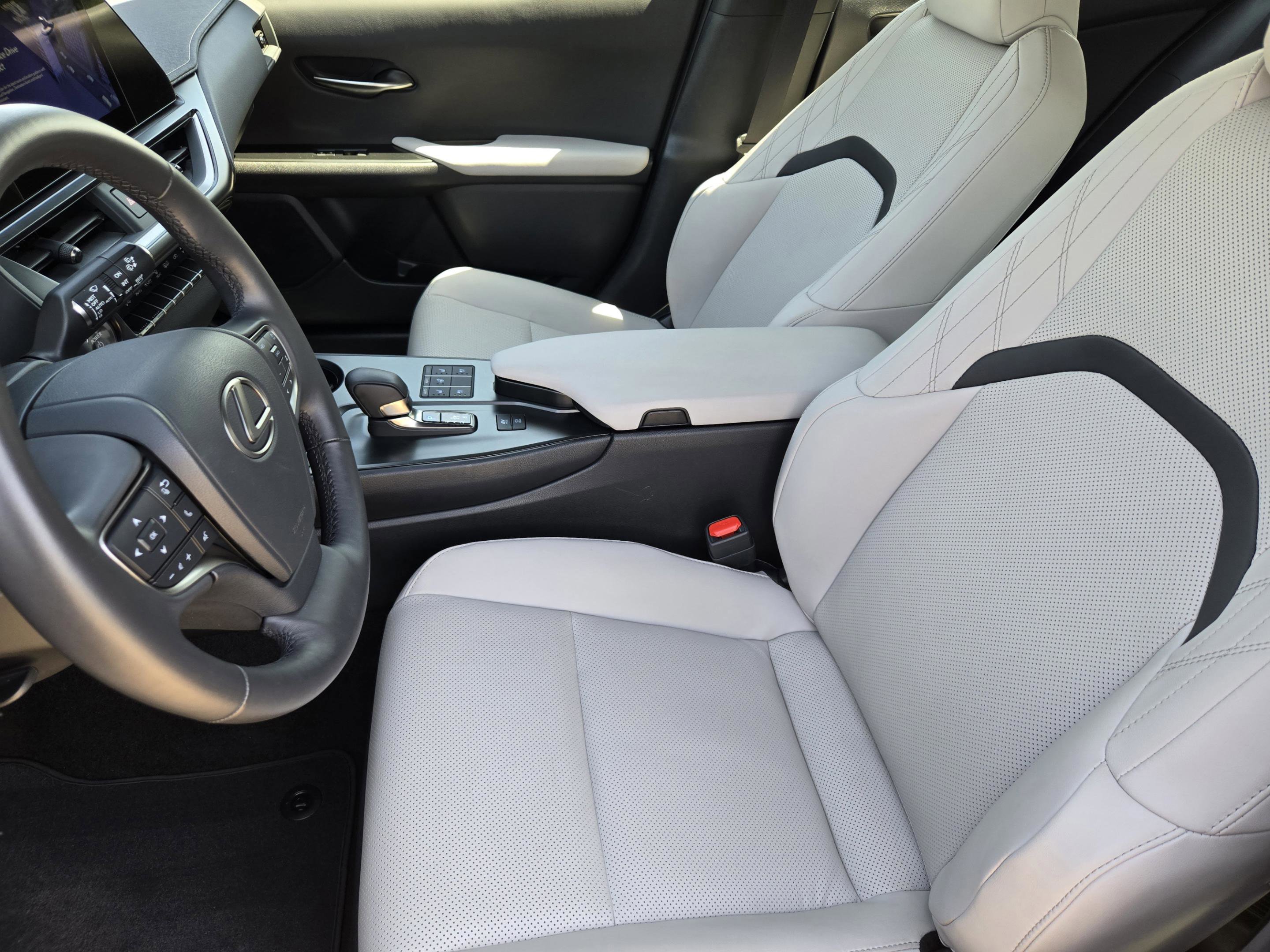 Certified 2025 Lexus UX 300h FWD w/ Accessory Package (Z1) image 7