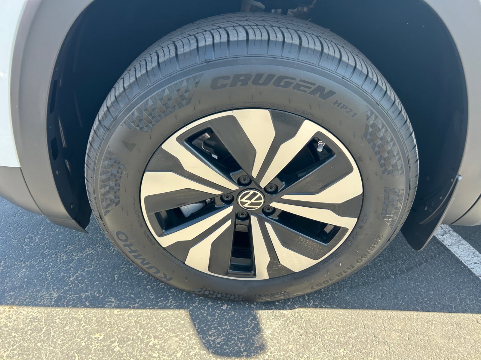 Certified 2025 Volkswagen Atlas Cross Sport SE FWD image 25