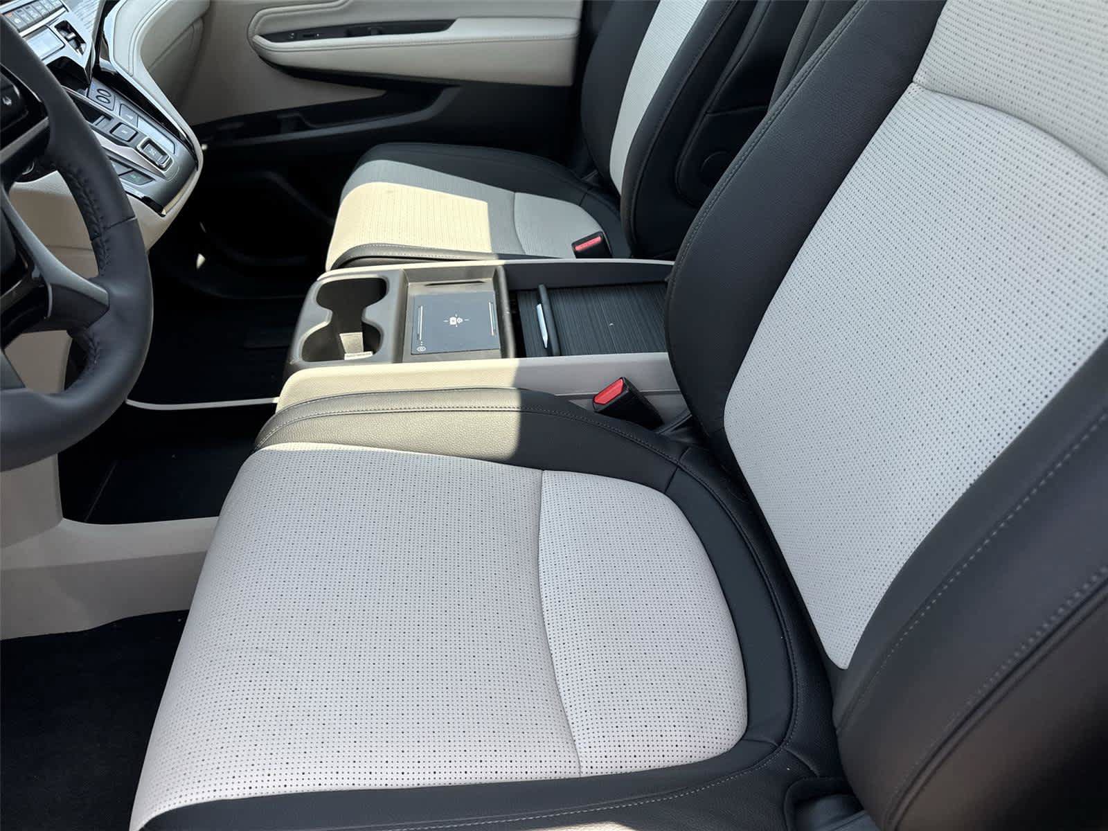 Used 2026 Honda Odyssey Elite image 12
