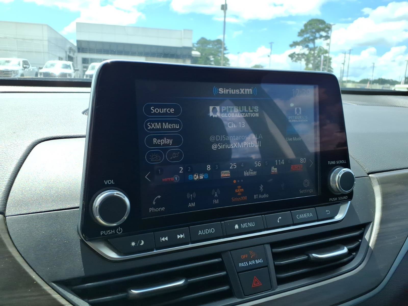 Used 2024 Nissan Altima 2.5 SV FWD image 12