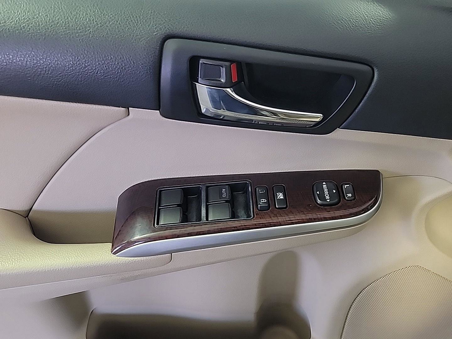 Used 2012 Toyota Camry XLE w/ Leather Pkg FWD image 34