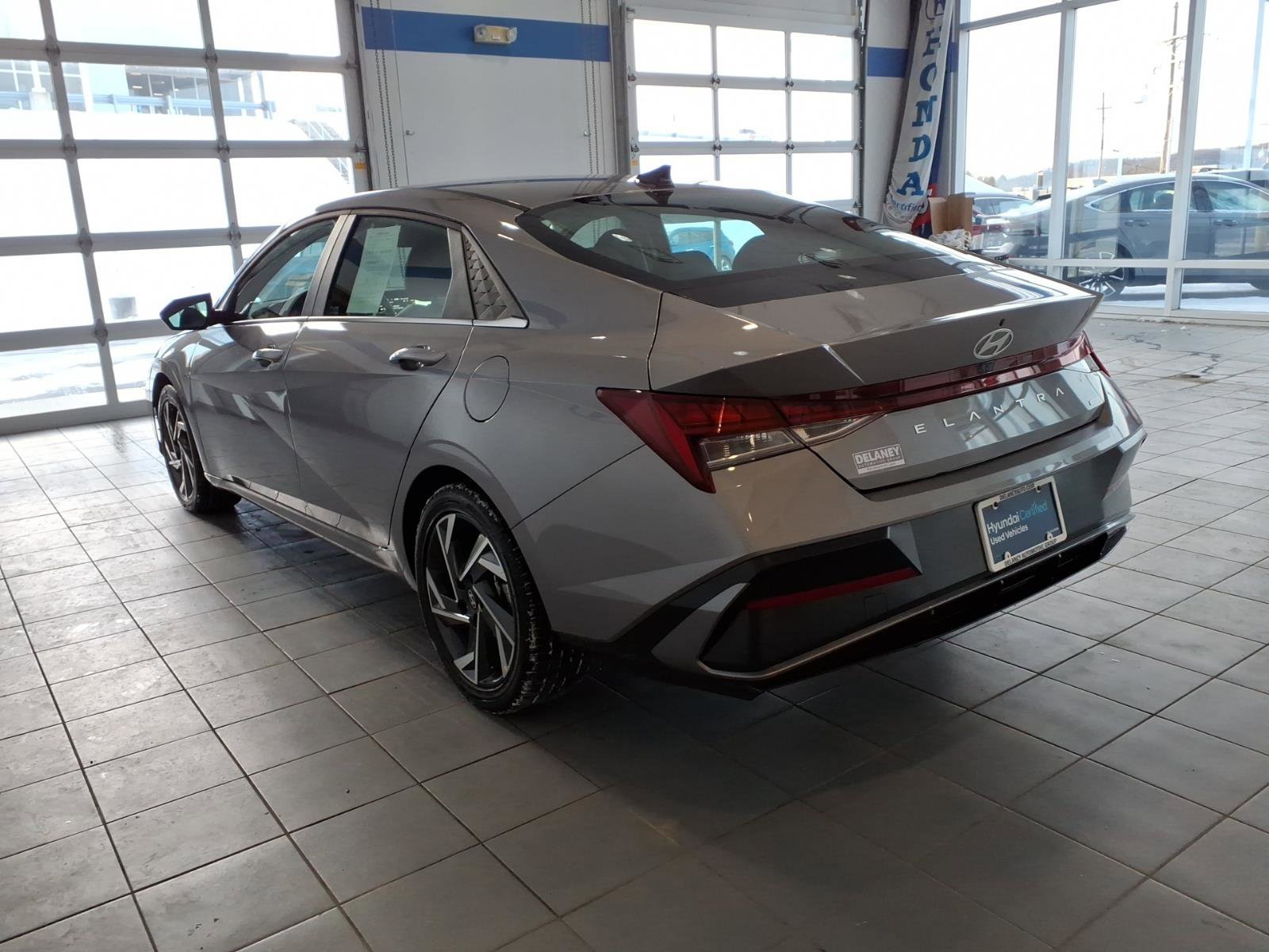 Certified 2025 Hyundai Elantra Limited image 7