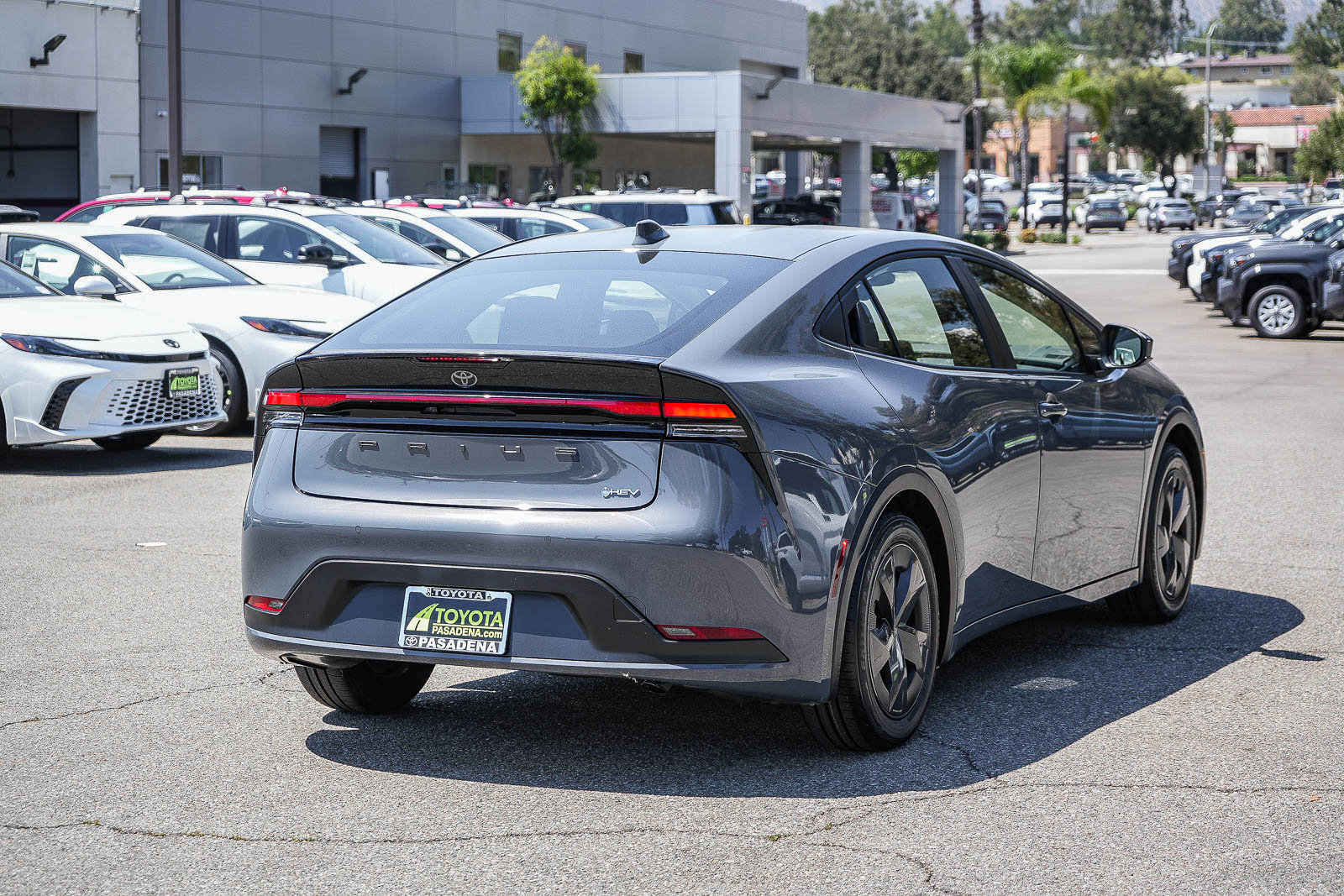 Used 2025 Toyota Prius LE FWD image 6