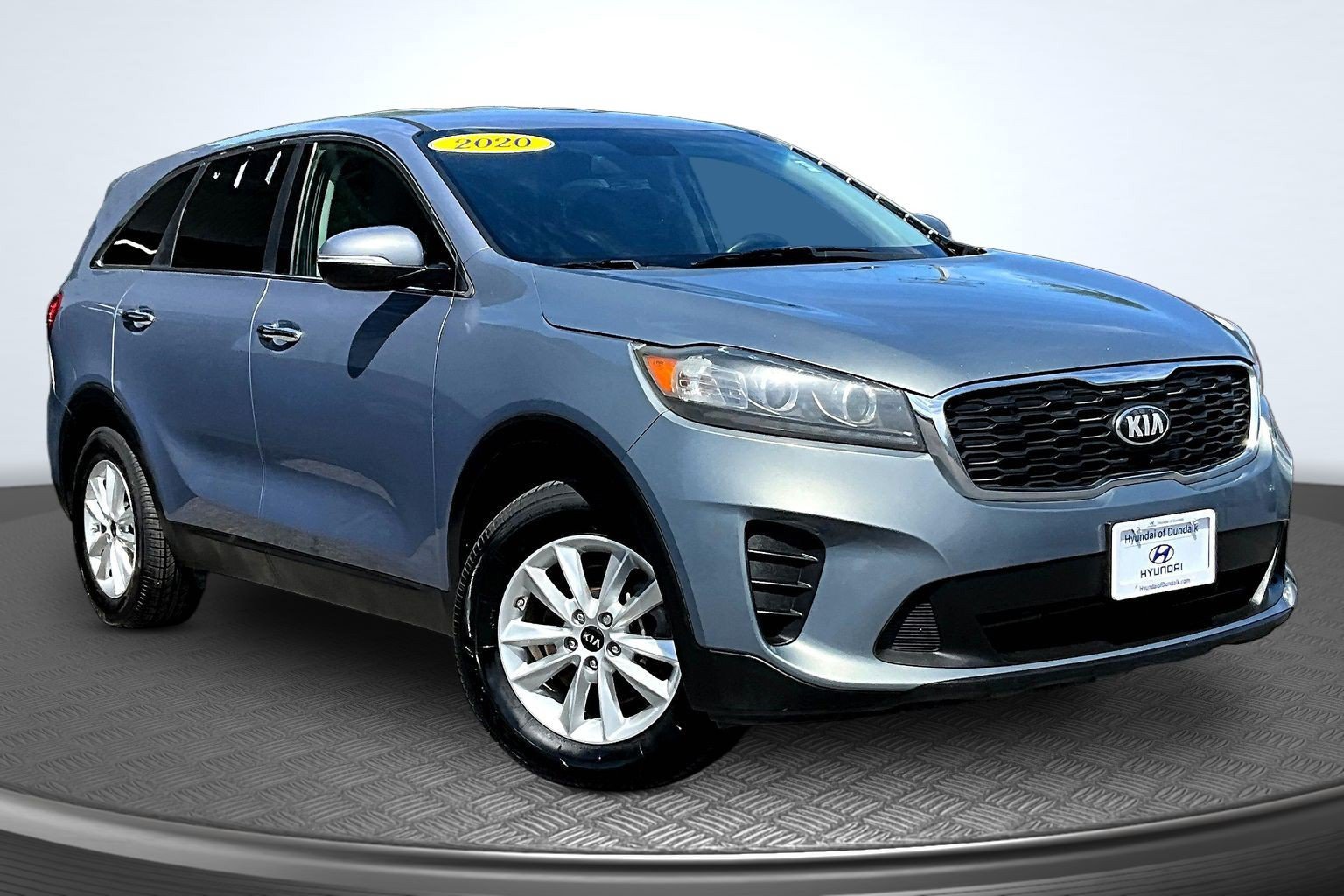 Used 2020 Kia Sorento LX FWD image 2