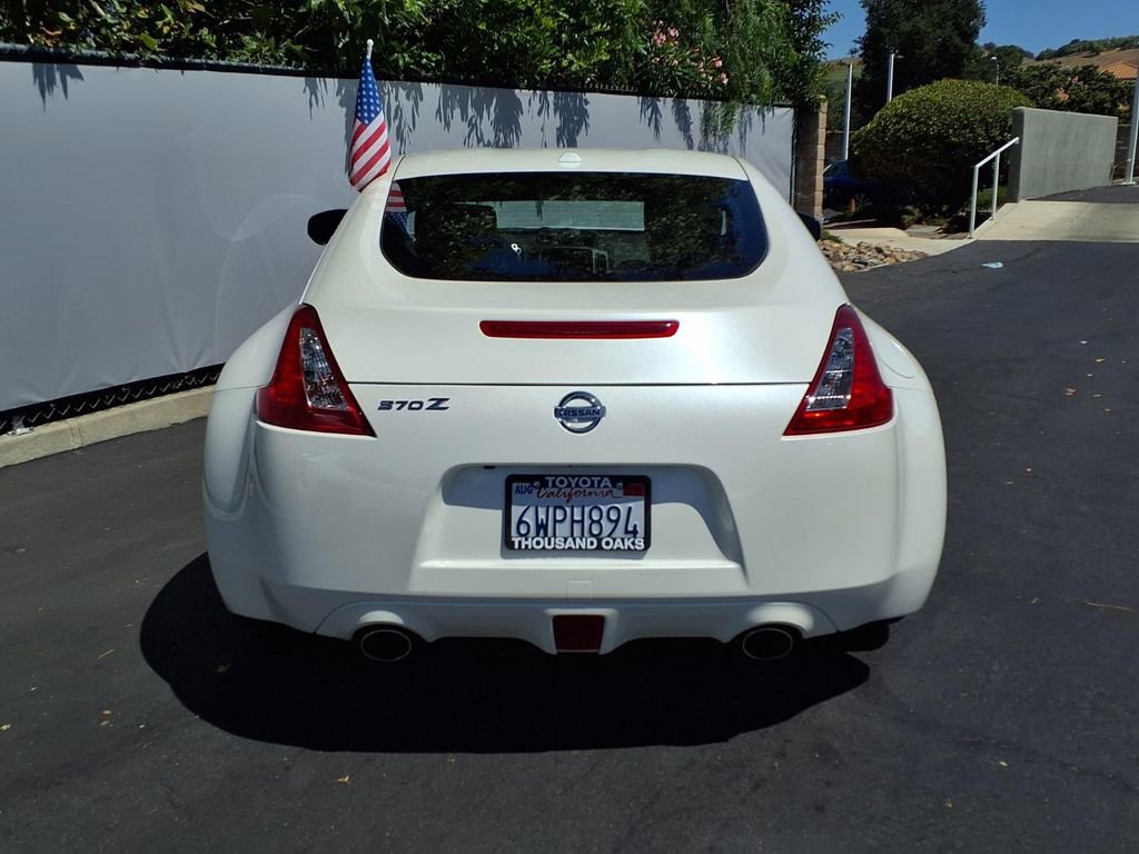 Used 2013 Nissan 370Z Touring RWD image 5