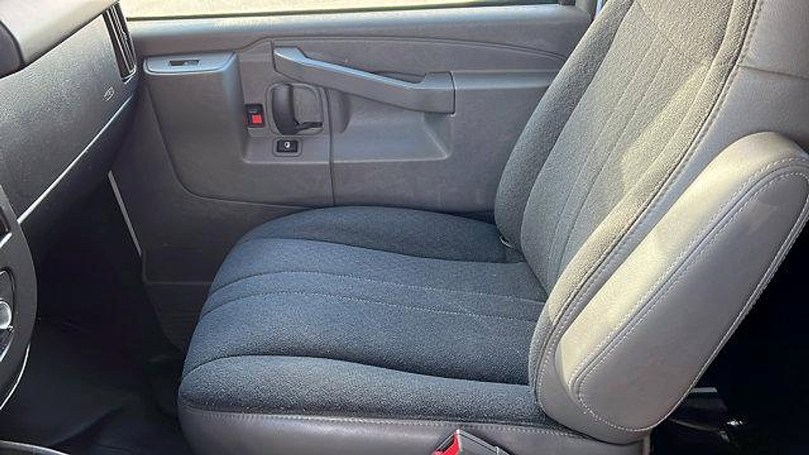 Certified 2022 Chevrolet Express 2500 RWD 2500 Regular Wheelbase WT w/ Driver Convenience Package image 21