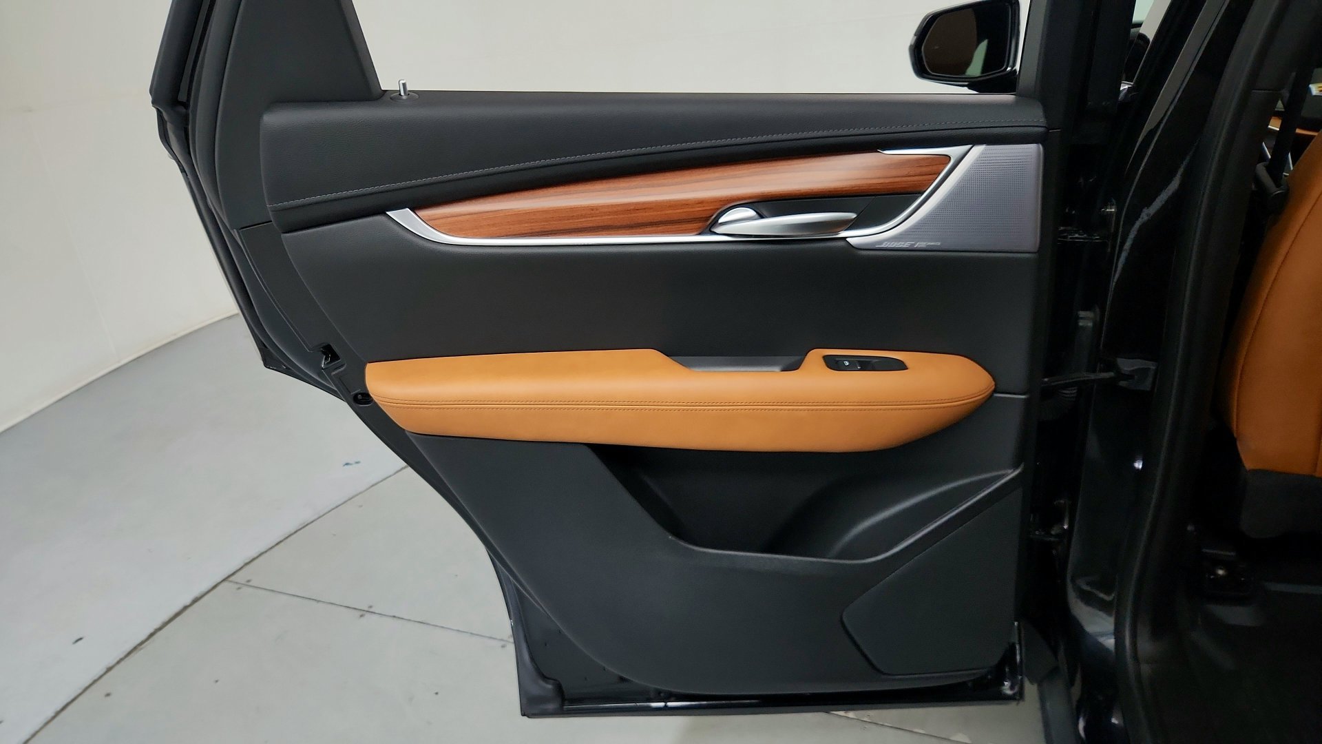 Used 2024 Cadillac XT5 Premium Luxury w/ LPO, Floor Liner Package FWD image 23