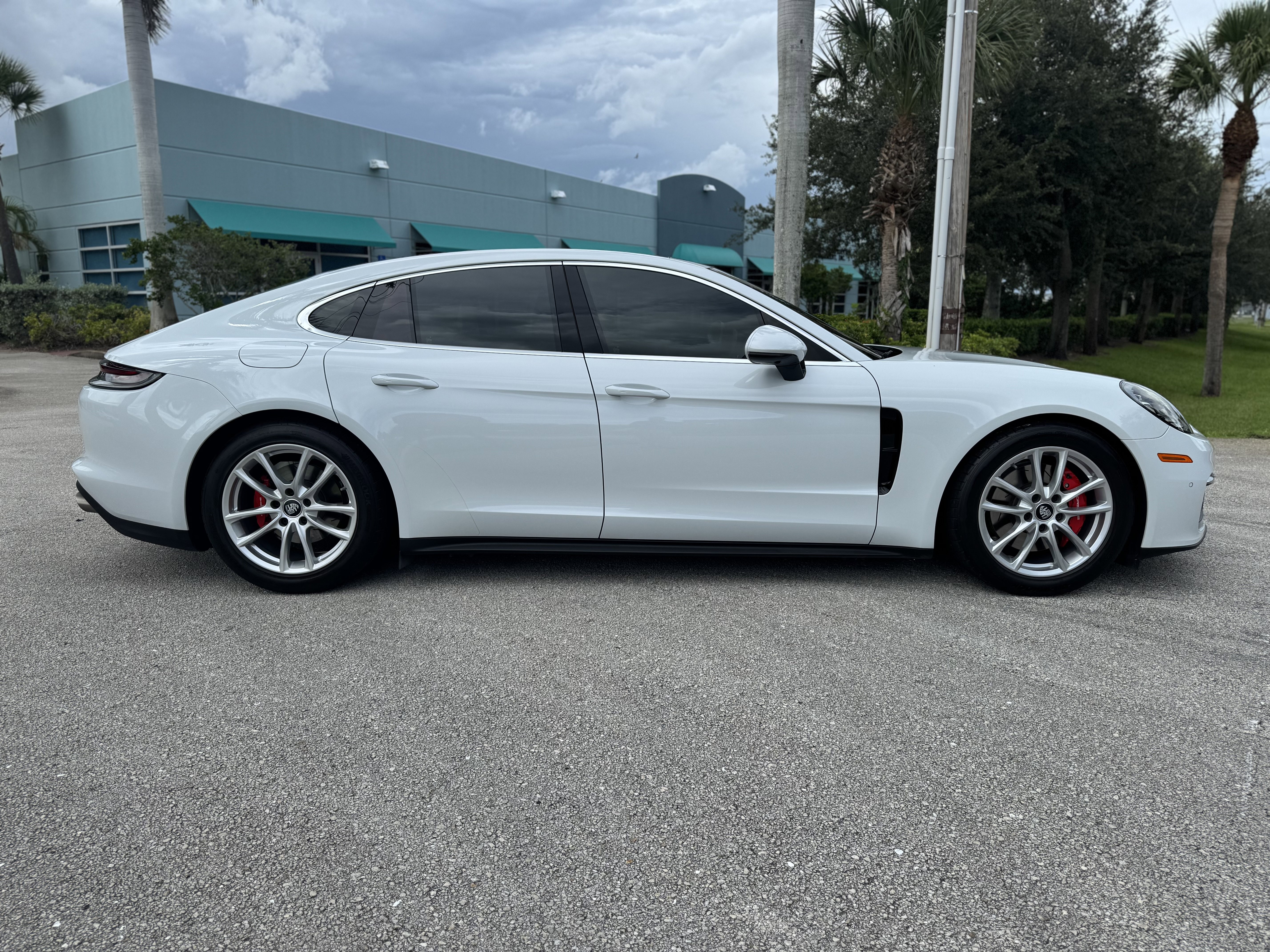 Used 2023 Porsche Panamera 4S image 5