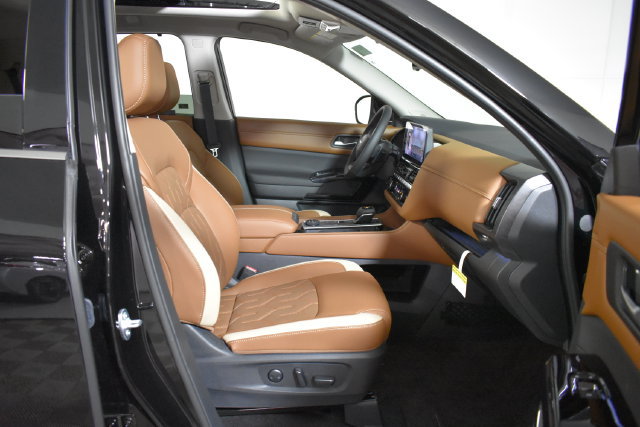 New 2026 Nissan Pathfinder Platinum AWD/4WD image 39