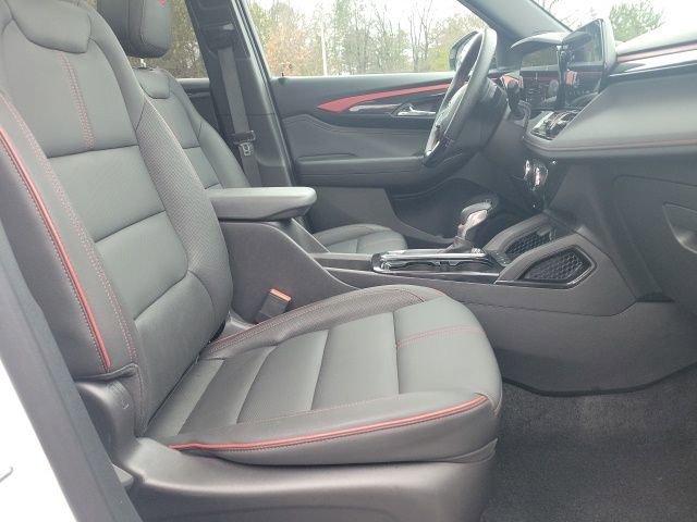 Used 2025 Chevrolet TrailBlazer RS w/ Convenience Package image 16