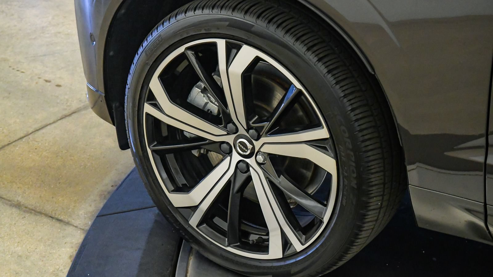 Certified 2024 Volvo XC60 T8 Ultimate w/ Protection Package Premier AWD/4WD image 10
