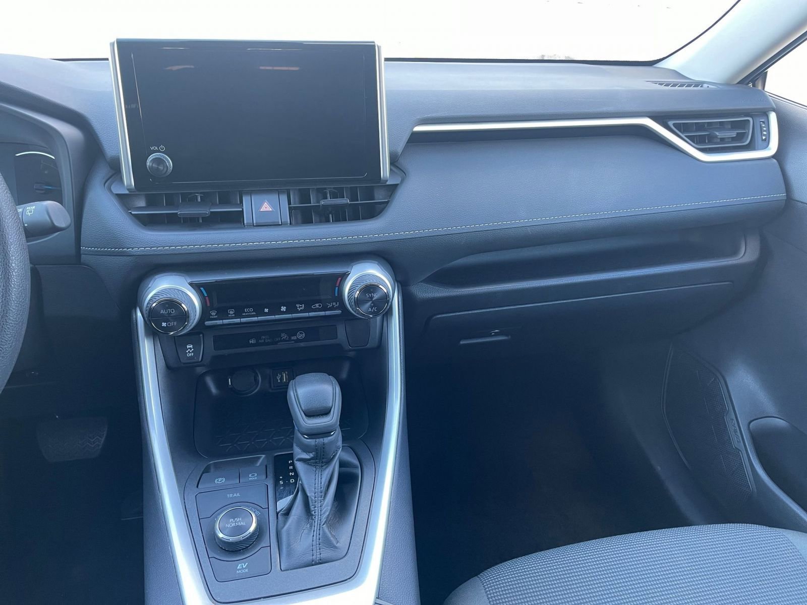 Used 2025 Toyota RAV4 LE image 34