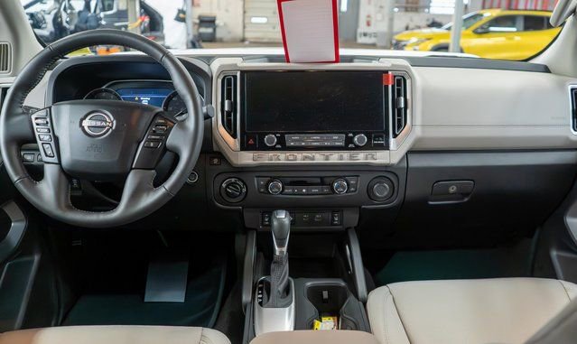 Certified 2025 Nissan Frontier SV w/ SV Convenience Package image 14