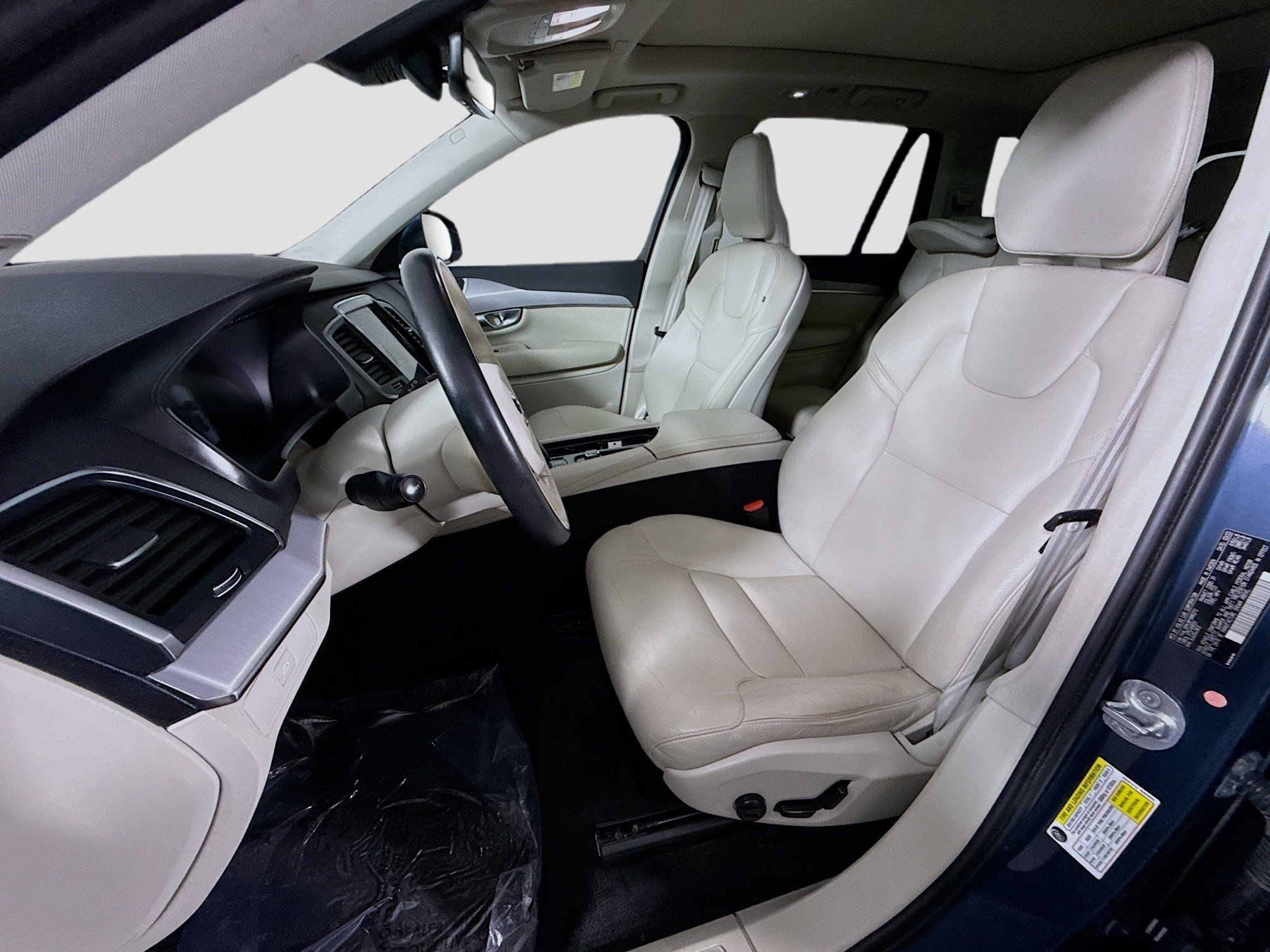Used 2023 Volvo XC90 B5 Core w/ Protection Package AWD/4WD image 22