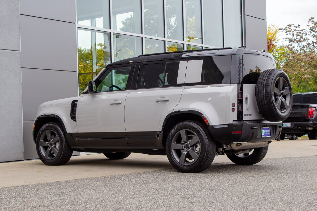 Used 2026 Land Rover Defender 110 X-Dynamic SE AWD/4WD image 8