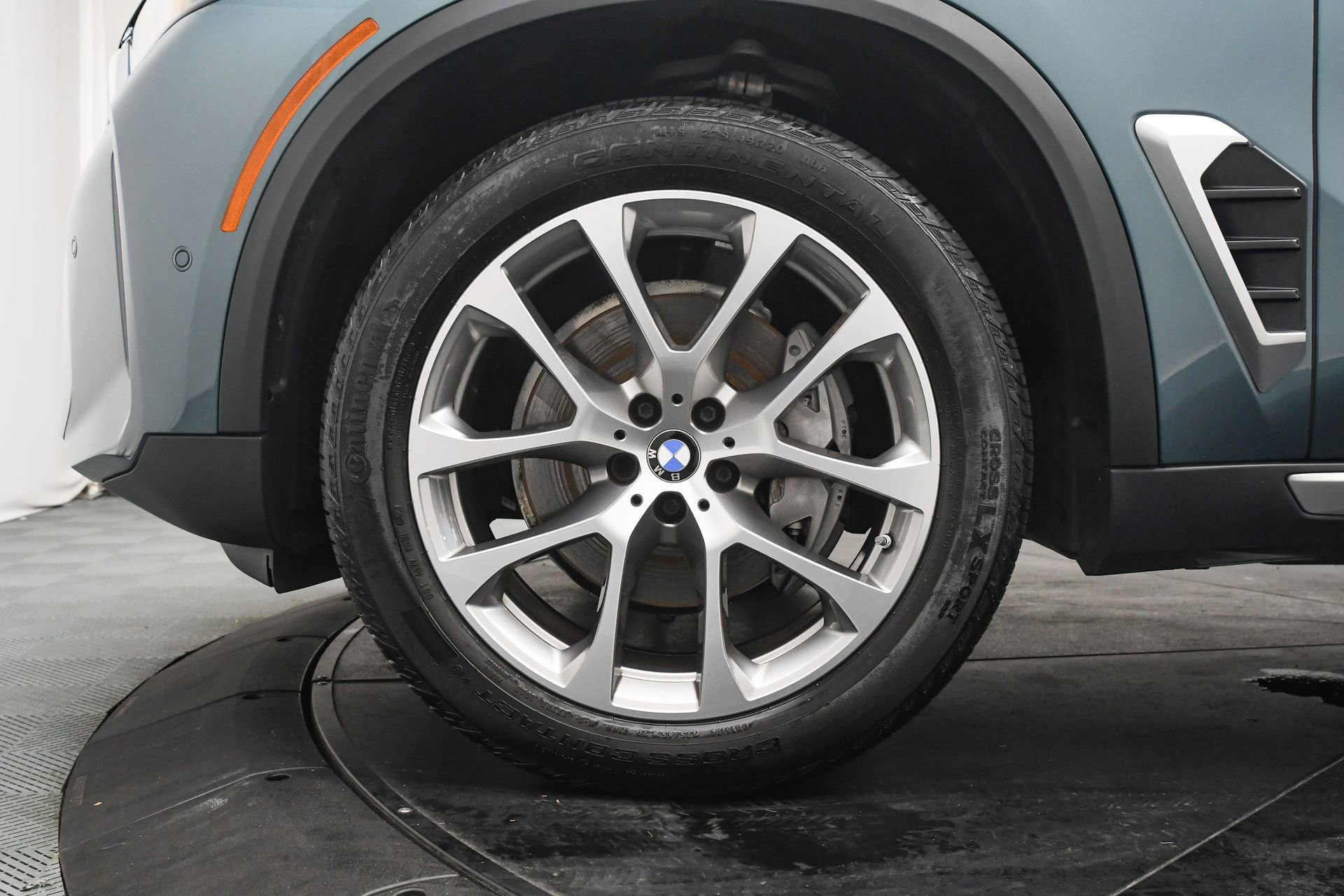 Used 2024 BMW X5 xDrive40i w/ Parking Assistance Package image 32