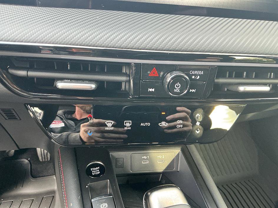 New 2025 Nissan Kicks SR image 18