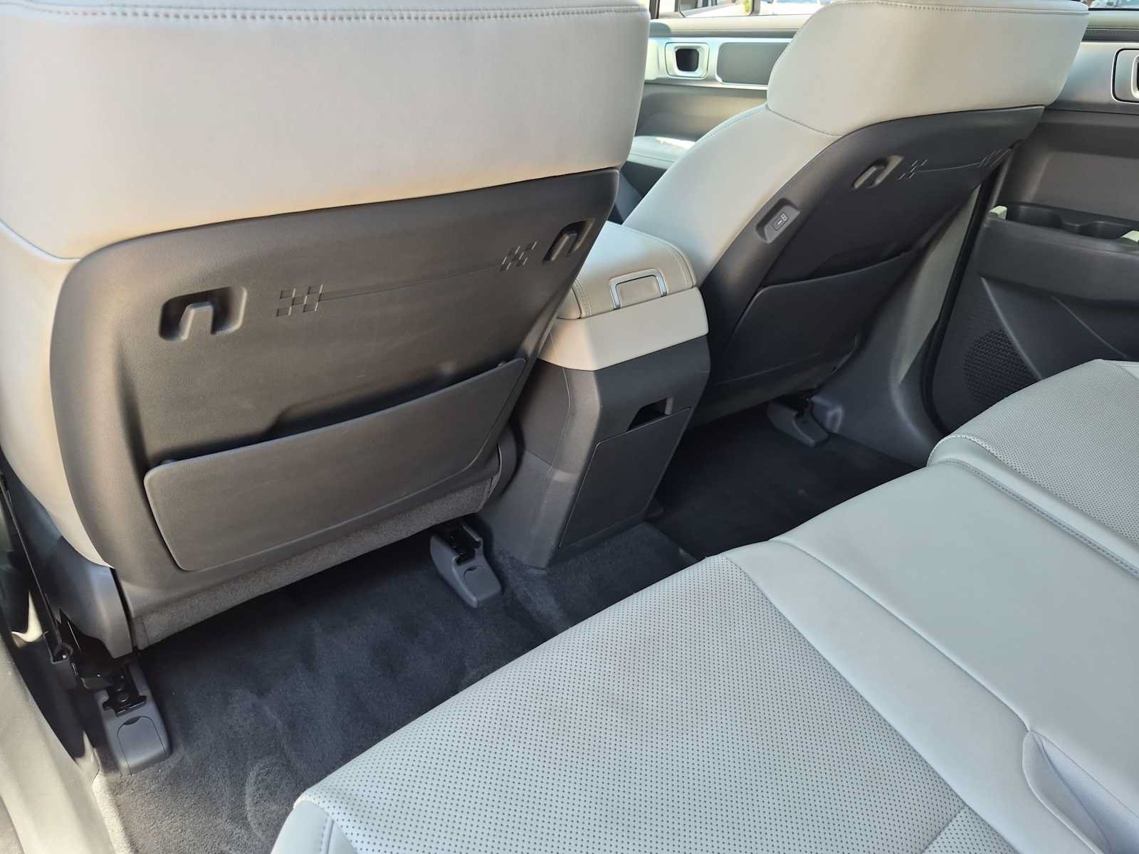 Used 2025 Hyundai Santa Fe SEL FWD image 18