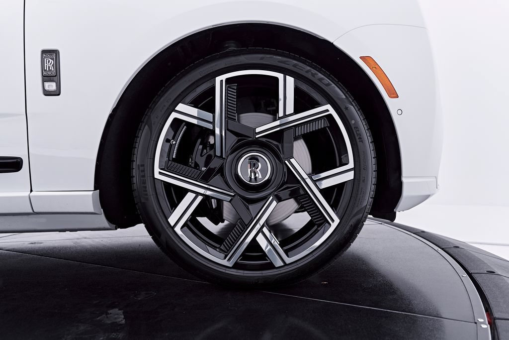 Used 2025 Rolls-Royce Cullinan Black Badge AWD/4WD image 26