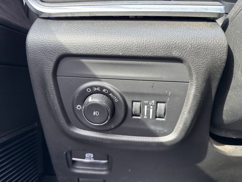 Used 2021 Jeep Grand Cherokee L Overland w/ Luxury Tech Group IV image 24