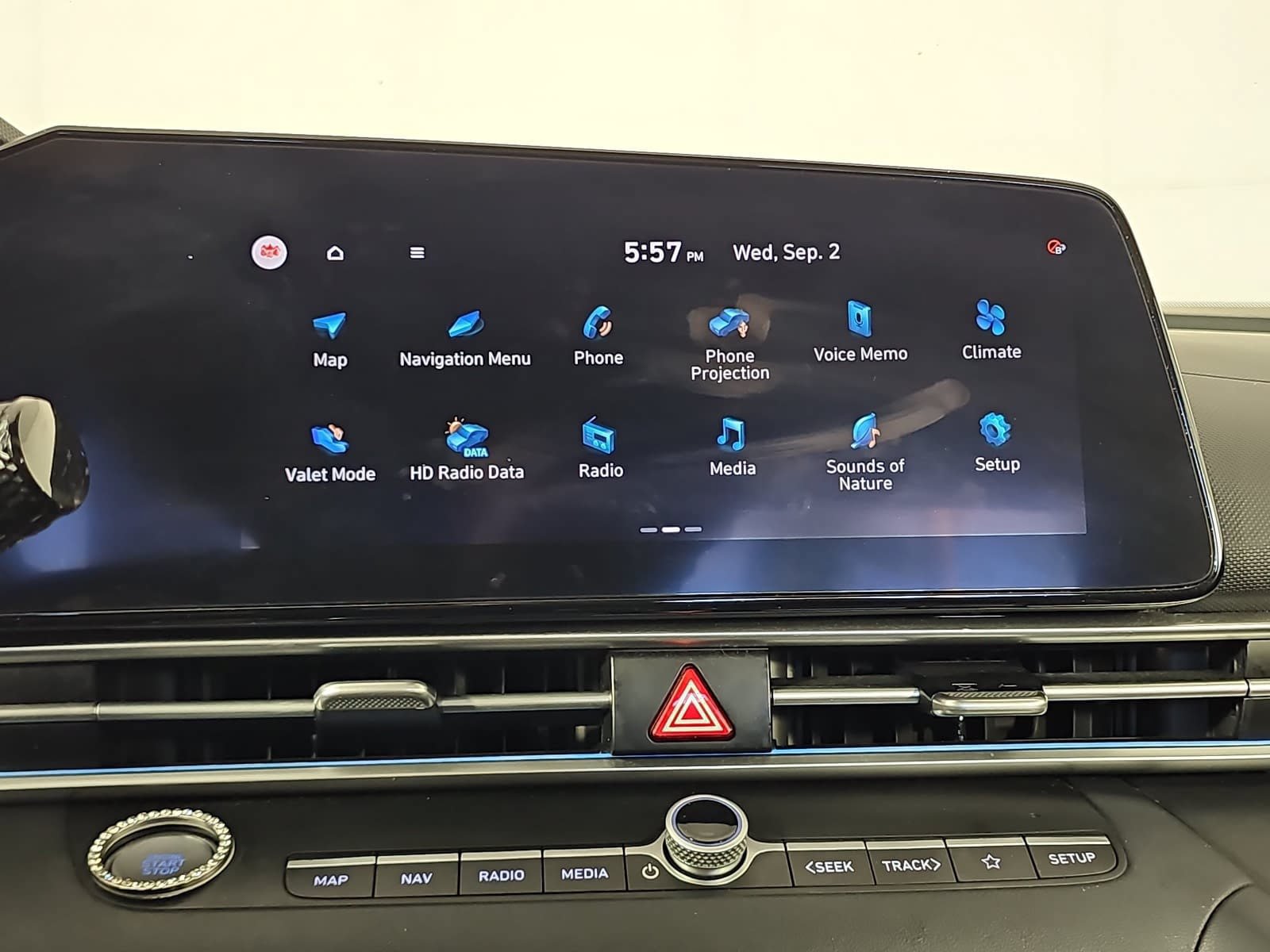 Used 2022 Hyundai Elantra Limited w/ Cargo Package FWD image 20