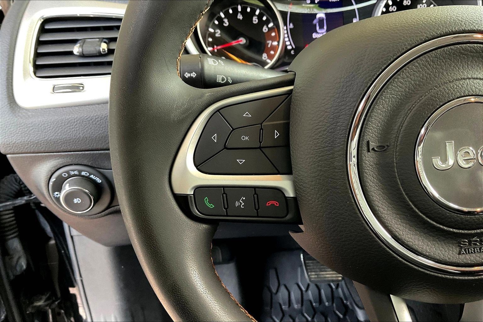 Used 2021 Jeep Compass Latitude w/ Sun and Sound Group AWD/4WD image 11
