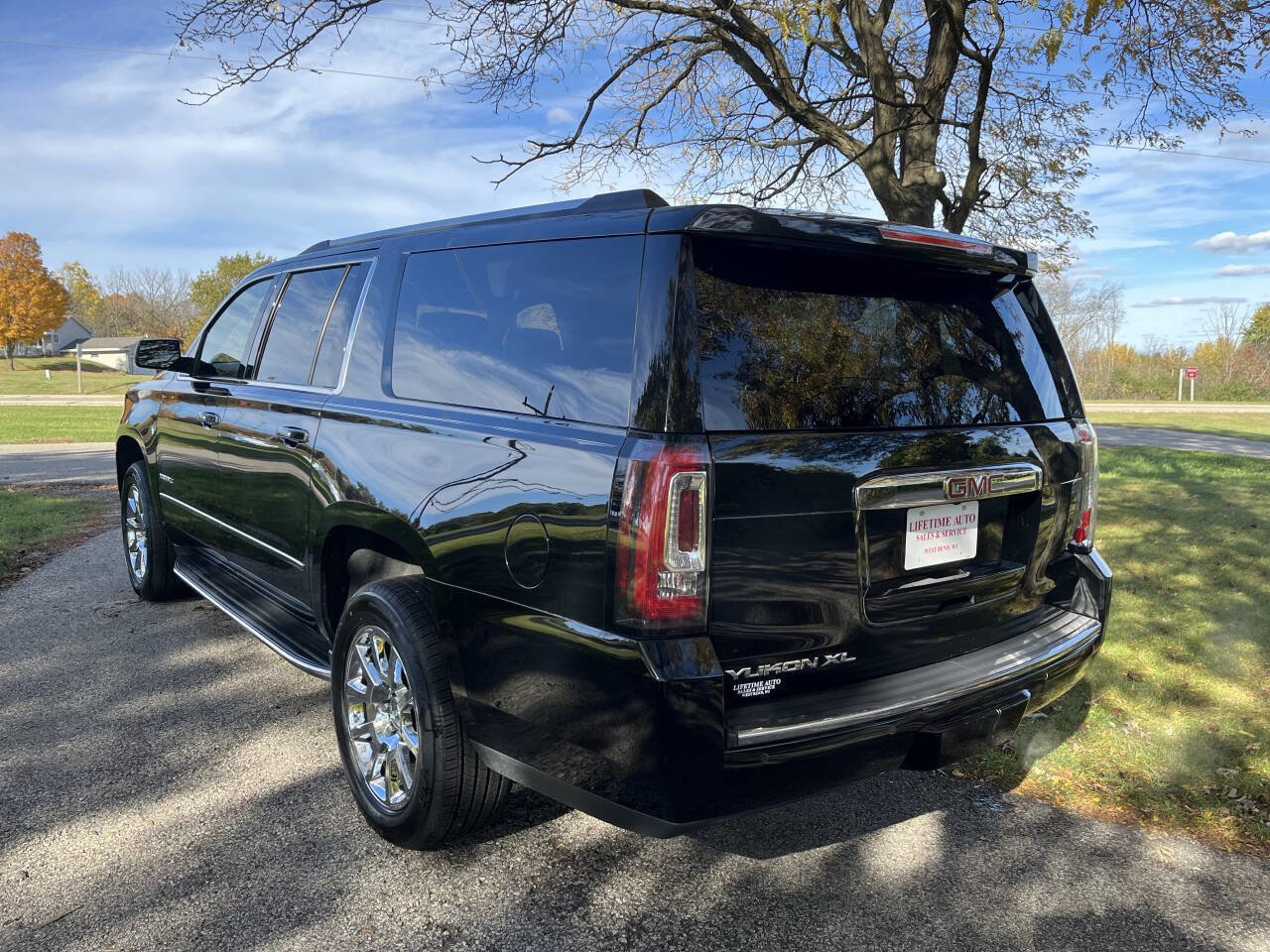 Used 2018 GMC Yukon XL Denali w/ Open Road Package image 3