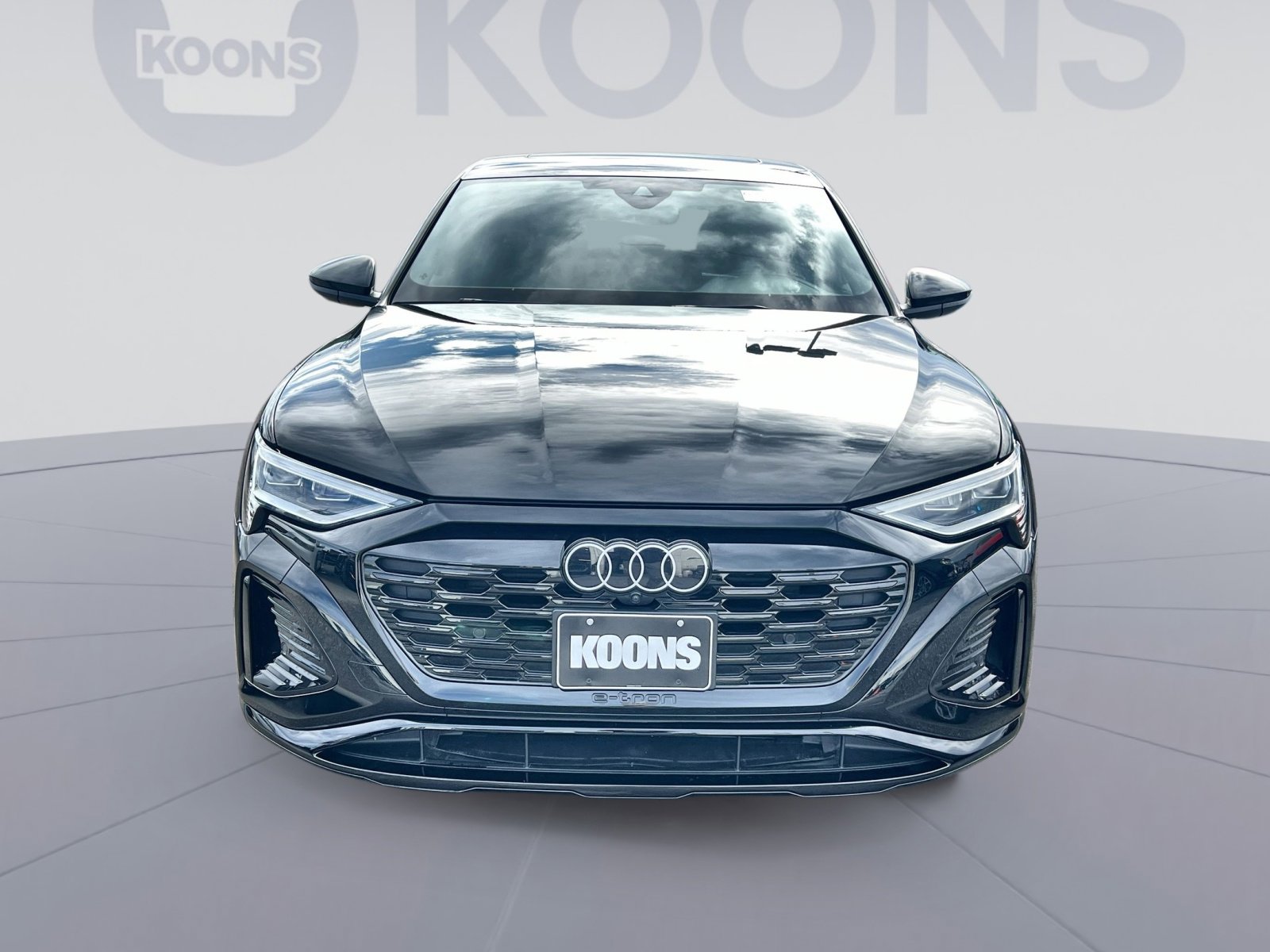Used 2024 Audi Q8 e-tron Premium Plus image 11