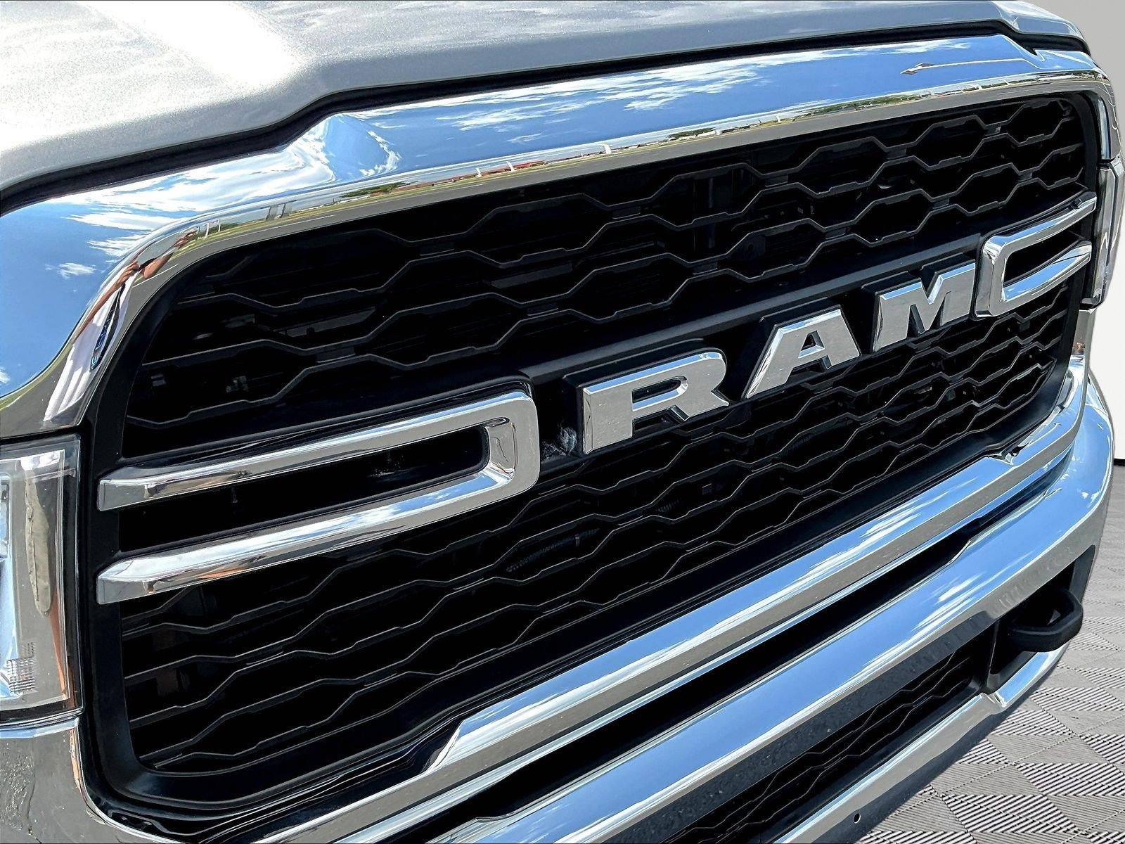 Used 2024 RAM 3500 Tradesman w/ Chrome Appearance Group AWD/4WD image 33