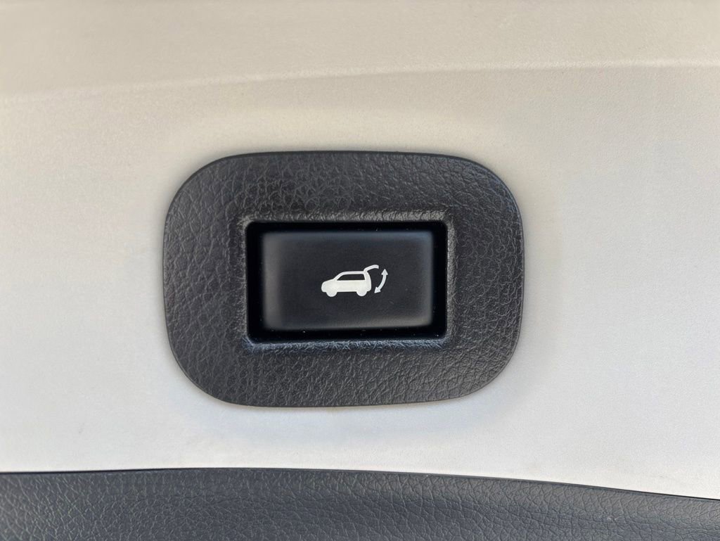 Used 2017 Nissan Rogue SV w/ SV Premium Package AWD/4WD image 9