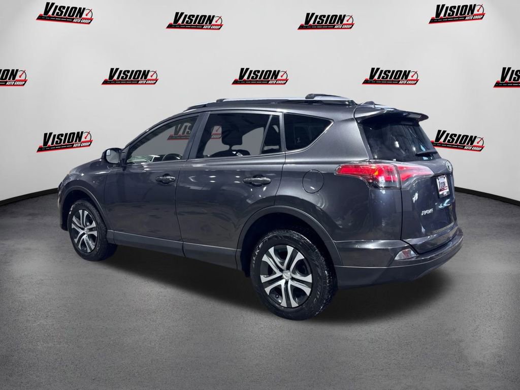 Used 2018 Toyota RAV4 LE image 7