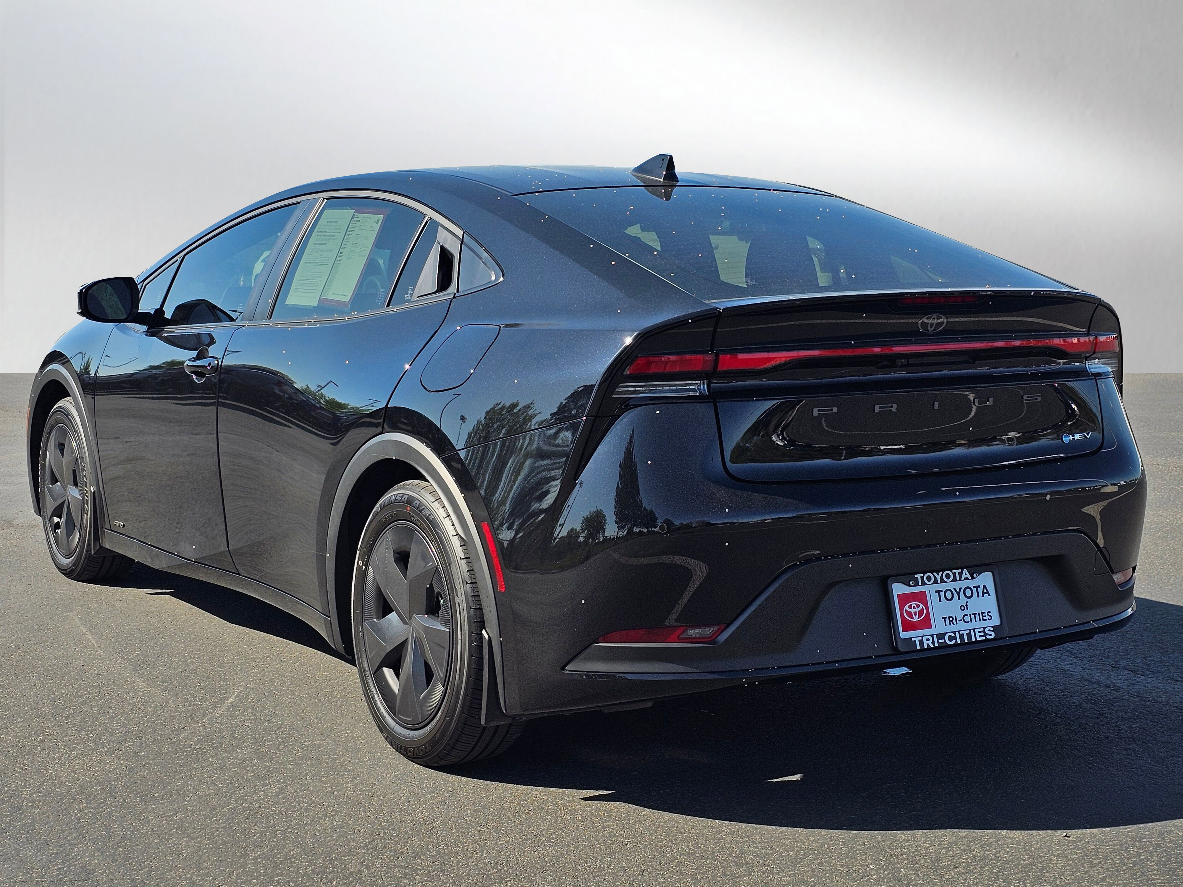 Used 2024 Toyota Prius LE image 32