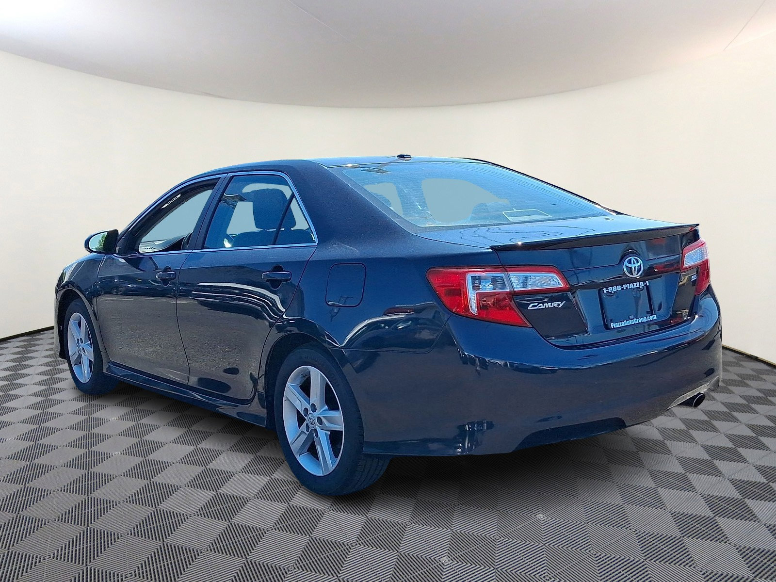 Used 2013 Toyota Camry SE FWD image 5