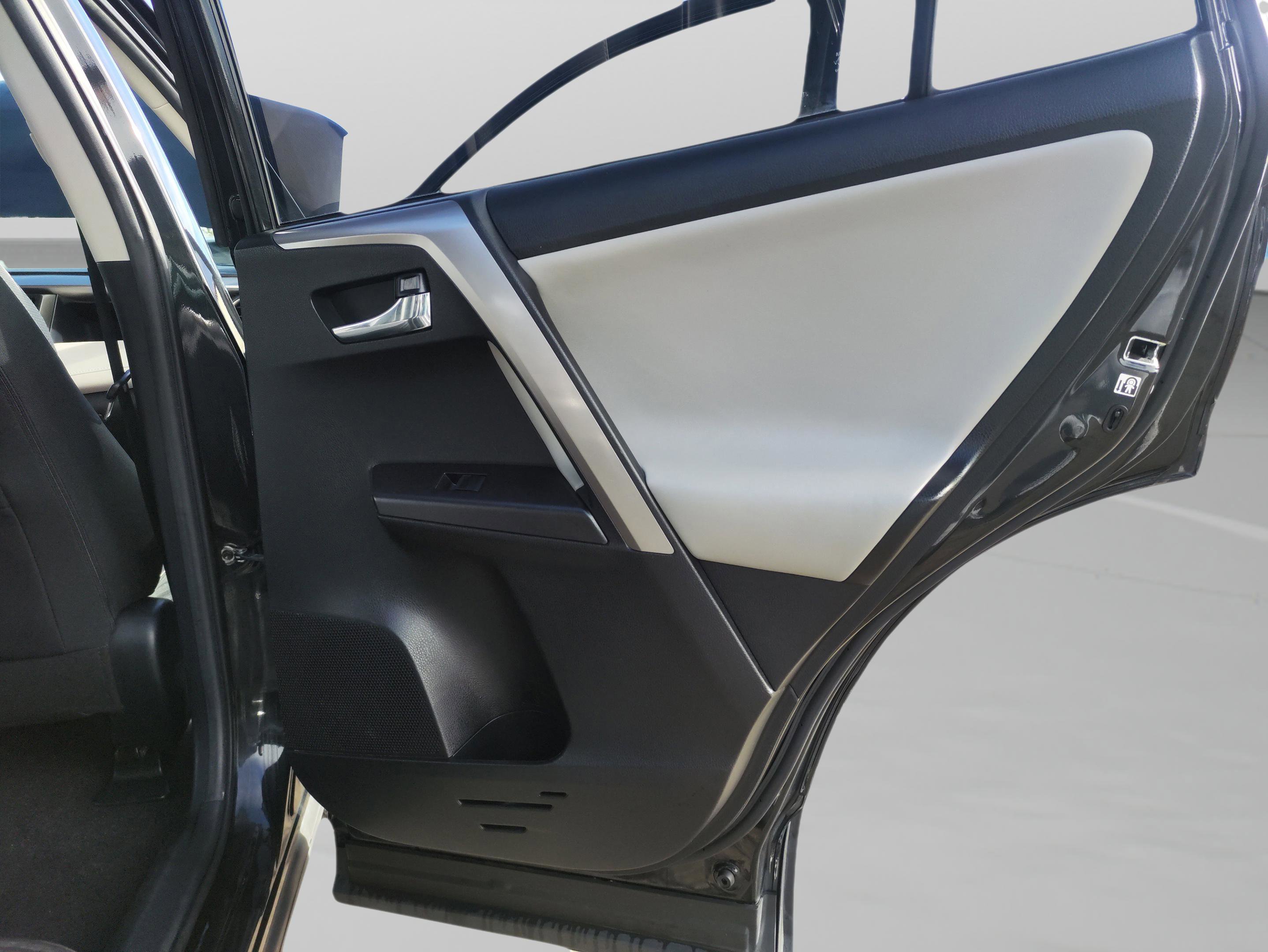 Used 2016 Toyota RAV4 XLE image 26