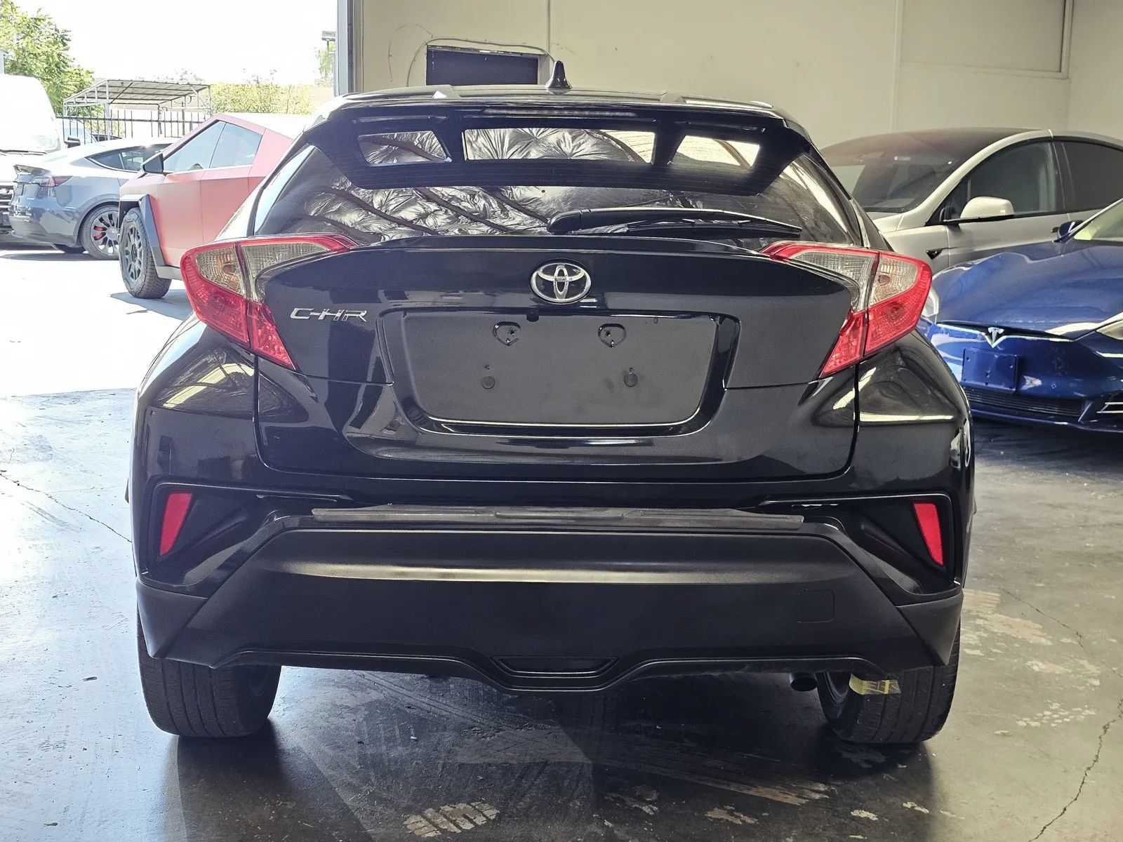 Used 2022 Toyota C-HR XLE FWD image 3