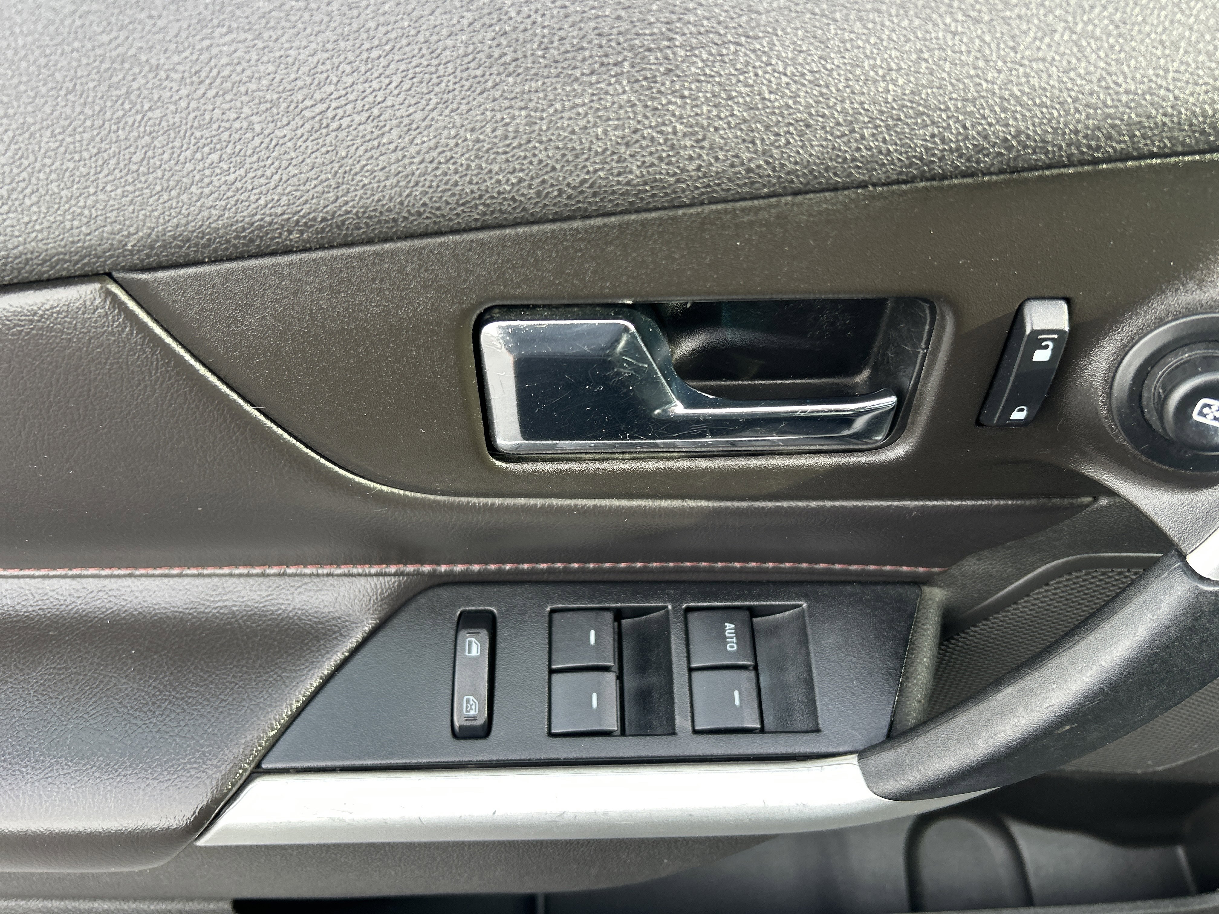 Used 2013 Ford Edge Limited image 12