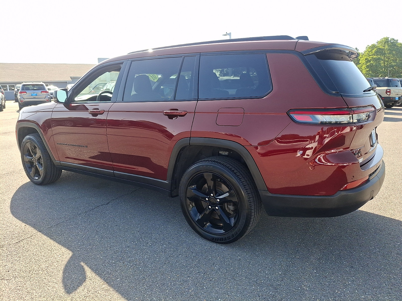 Used 2025 Jeep Grand Cherokee L Laredo AWD/4WD image 4