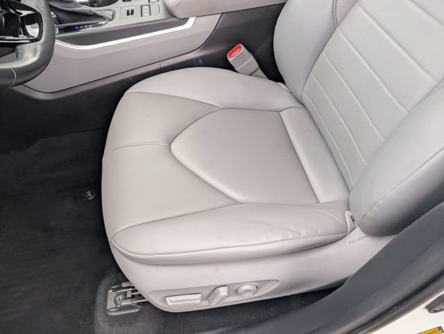 Used 2020 Toyota Highlander XLE AWD/4WD image 43