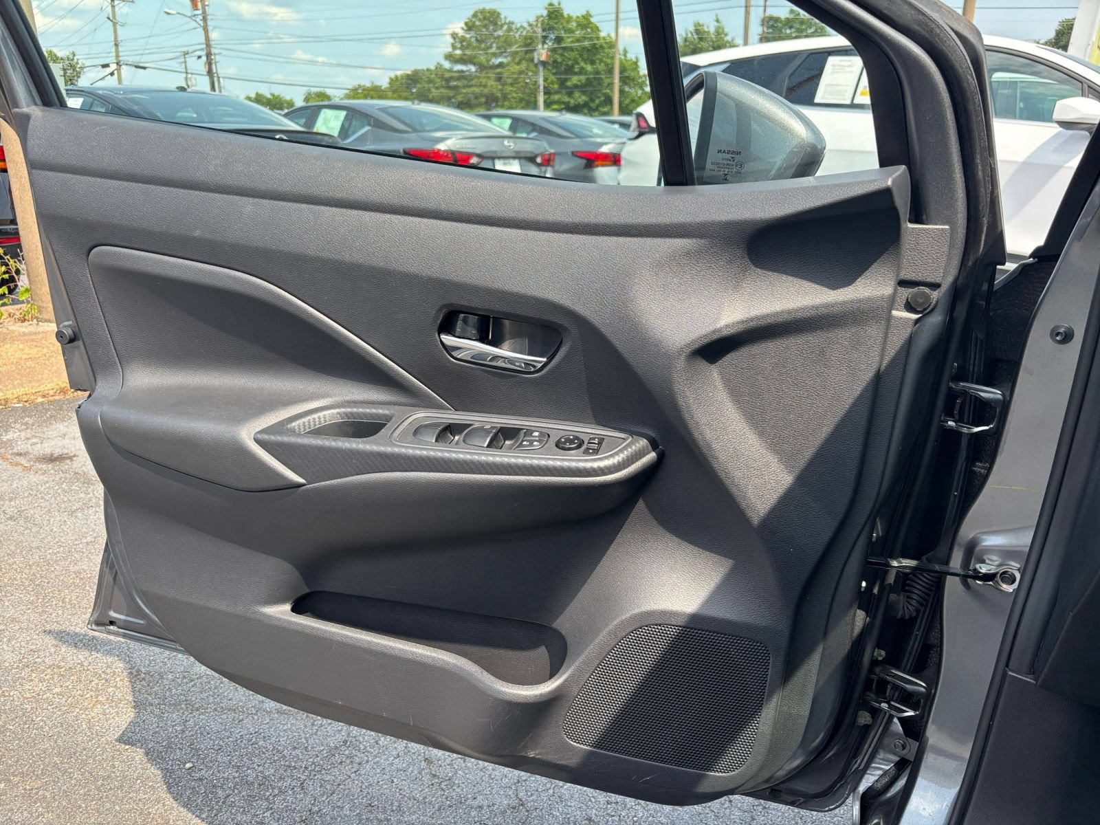 Used 2025 Nissan Versa SV FWD image 18