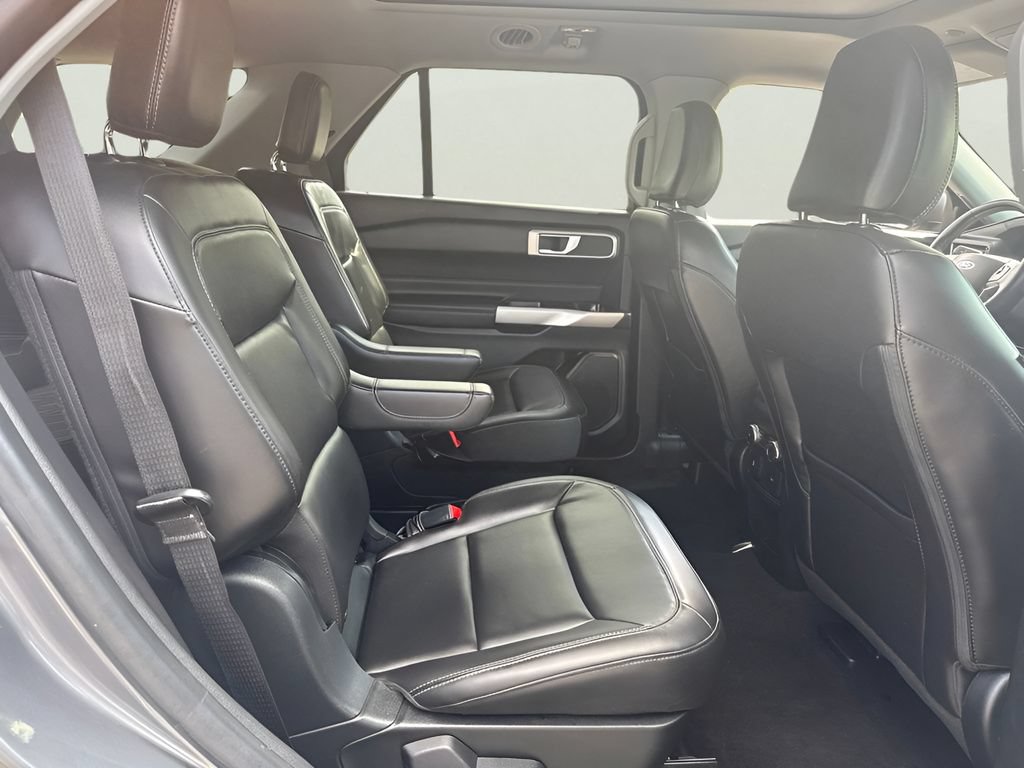 Used 2021 Ford Explorer XLT w/ Equipment Group 202A AWD/4WD image 16