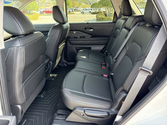 Used 2024 Nissan Pathfinder SL w/ Cargo Package image 10