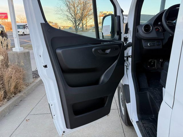 New 2025 Mercedes-Benz Sprinter 2500 image 9