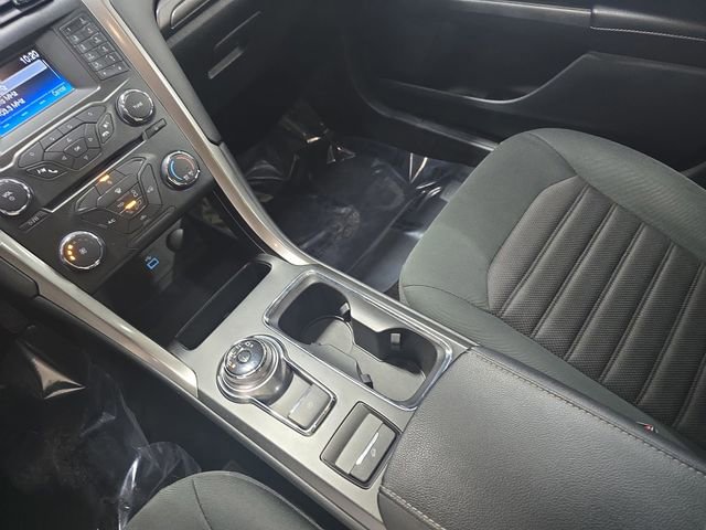 Used 2017 Ford Fusion SE image 25