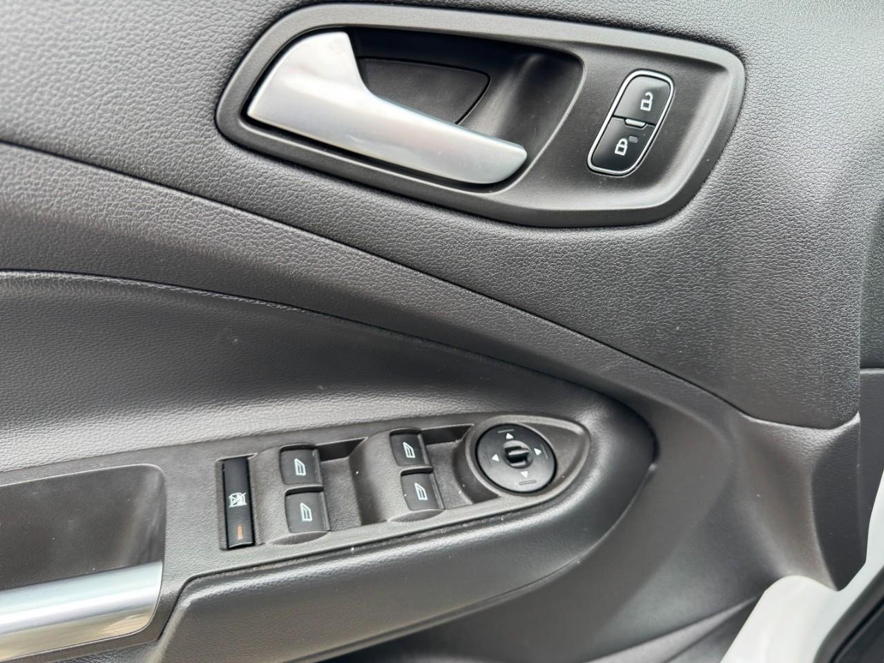 Used 2018 Ford Escape SE image 15