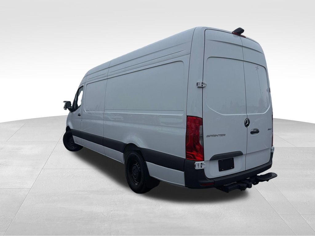 Used 2025 Mercedes-Benz Sprinter 2500 image 5