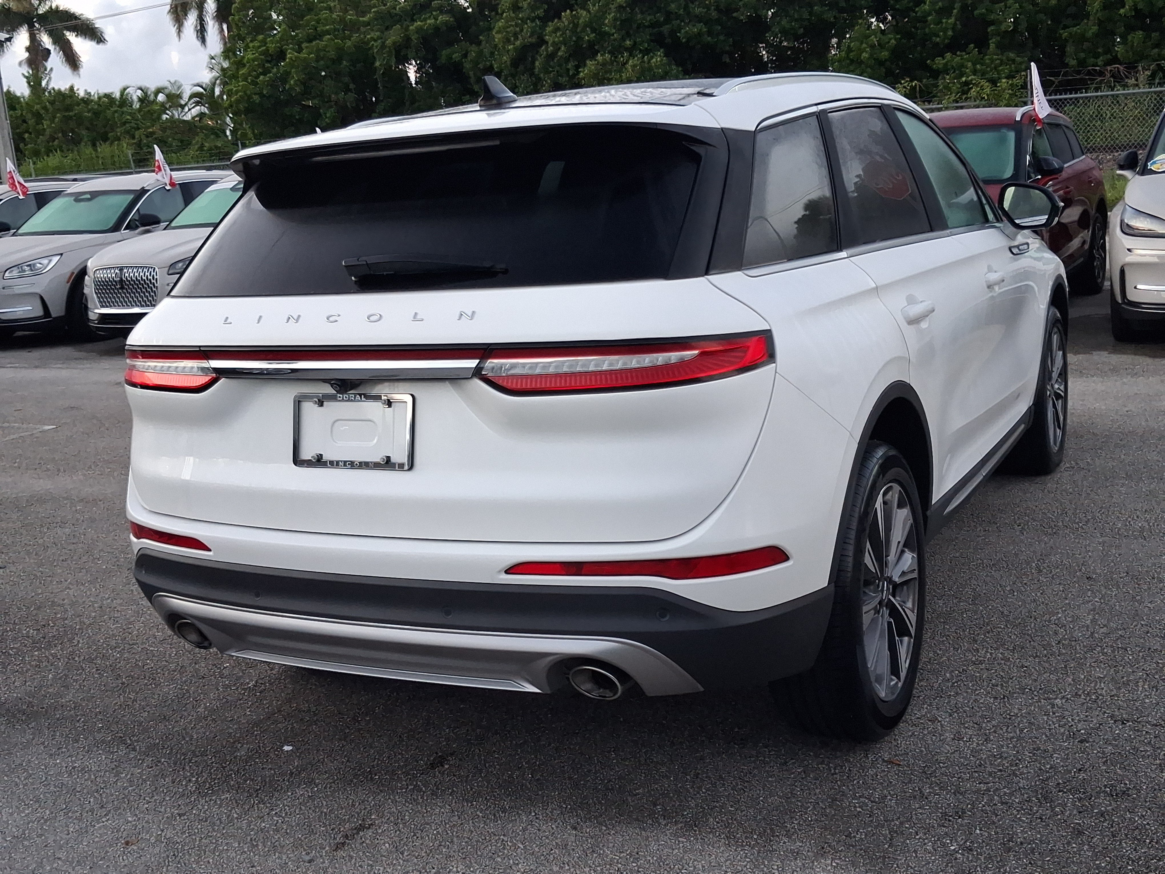 Certified 2022 Lincoln Corsair Reserve w/ Elements Package FWD image 4