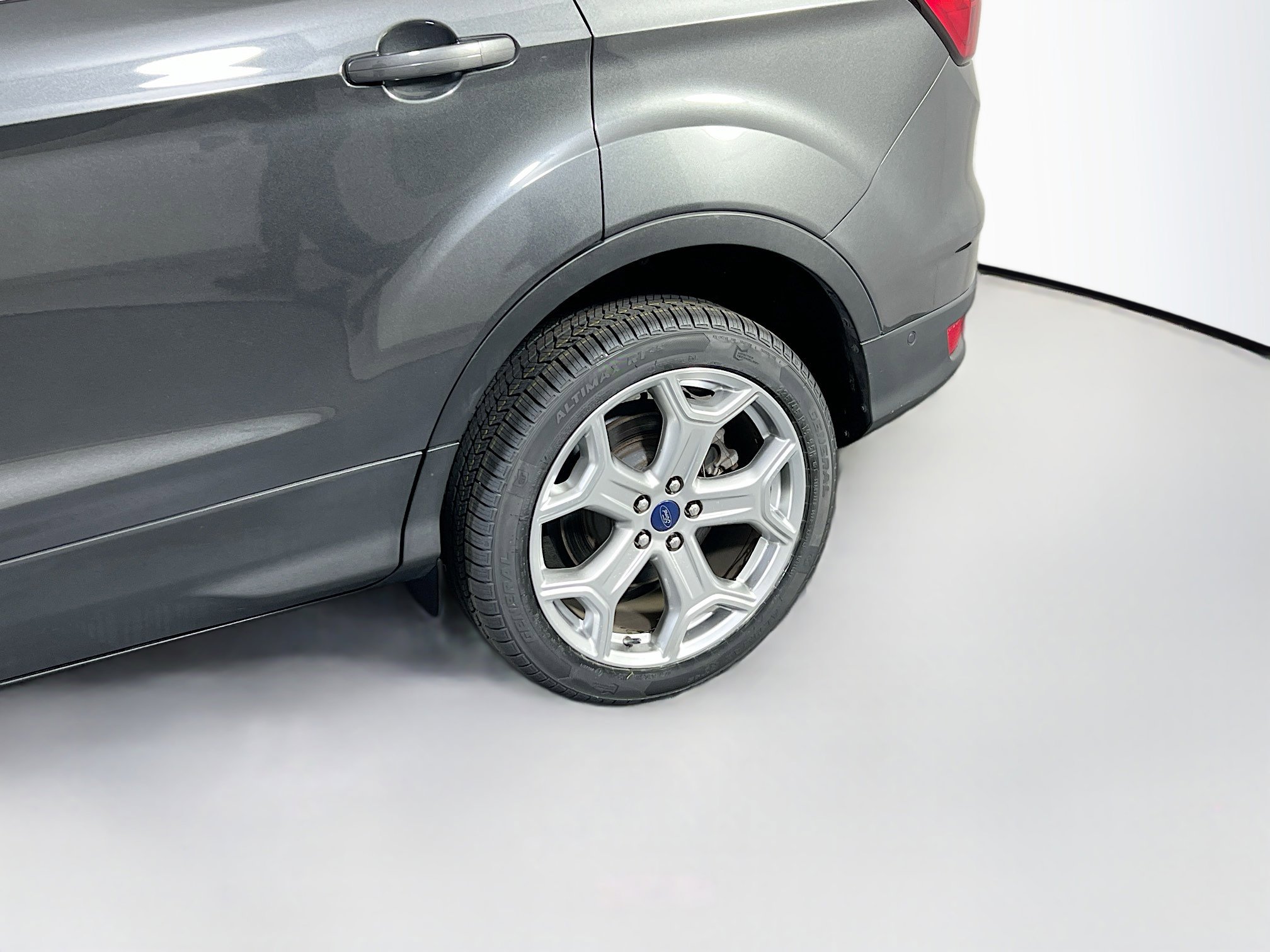 Used 2019 Ford Escape Titanium image 31