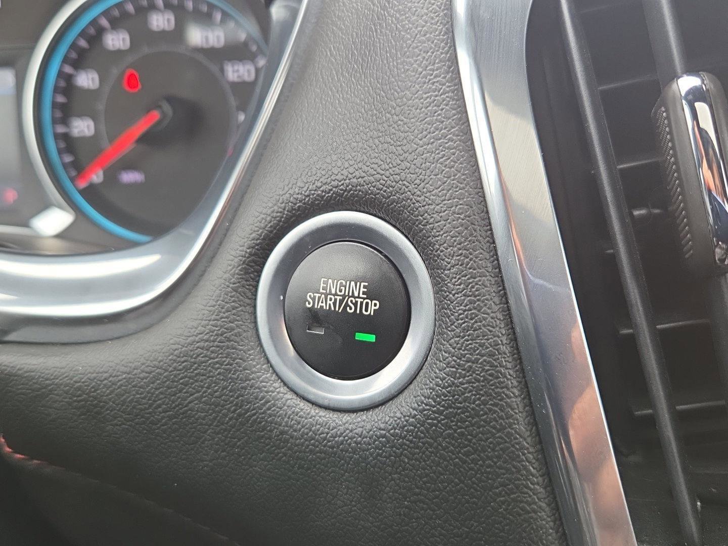 Used 2023 Chevrolet Traverse RS AWD/4WD image 23