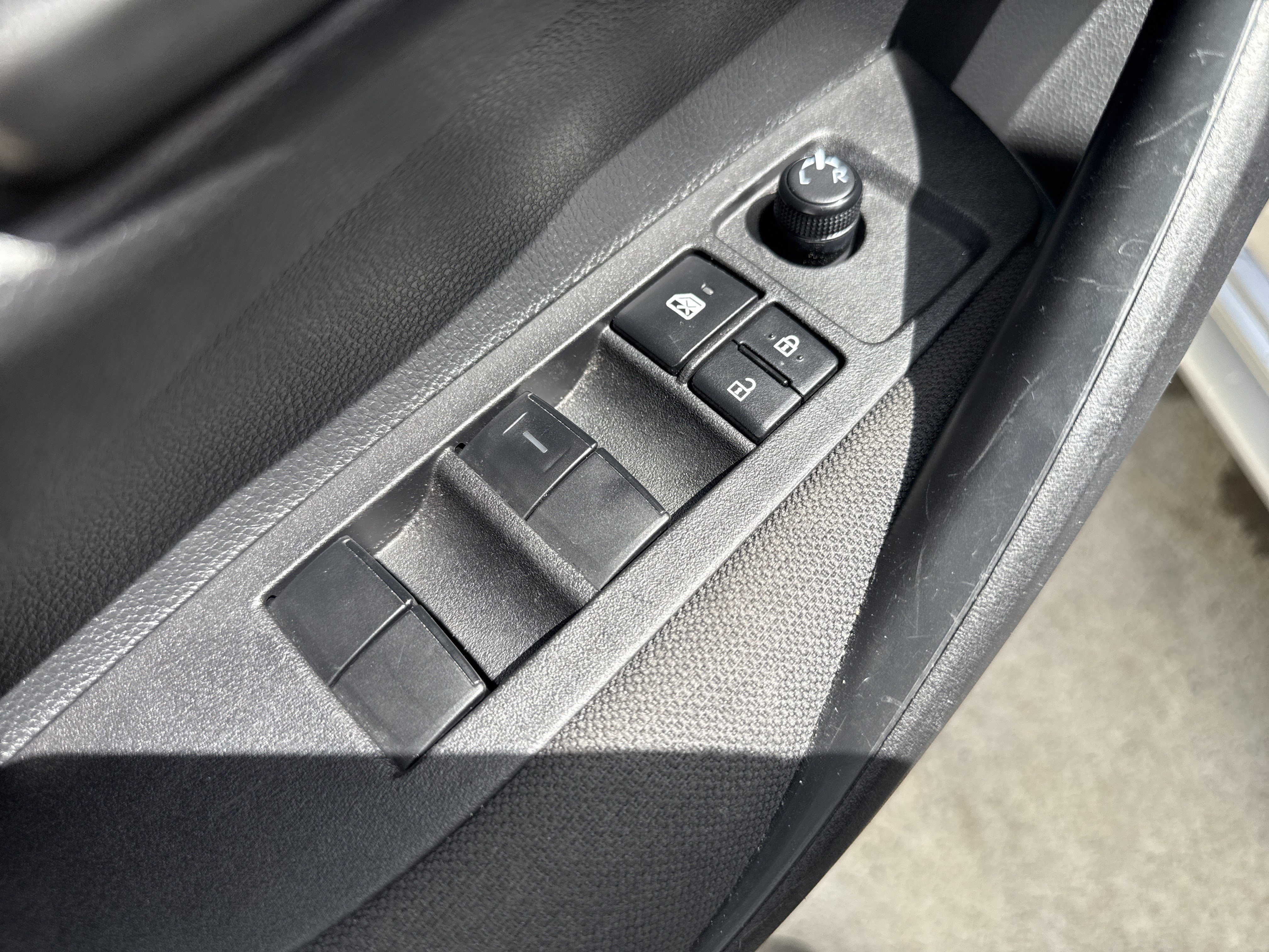 Used 2025 Toyota Corolla LE FWD image 14